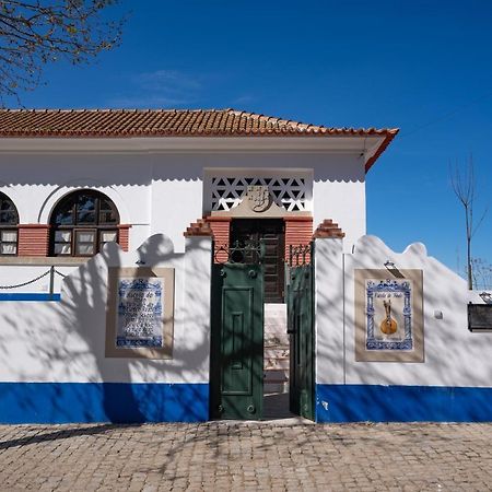 Escola Do Fado Bed & Breakfast Vila Fernando  Екстериор снимка