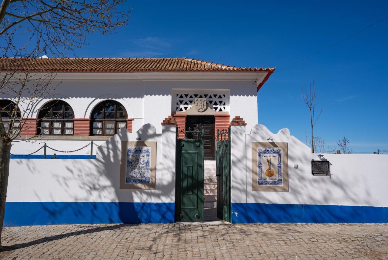 Escola Do Fado Bed & Breakfast Vila Fernando  Екстериор снимка